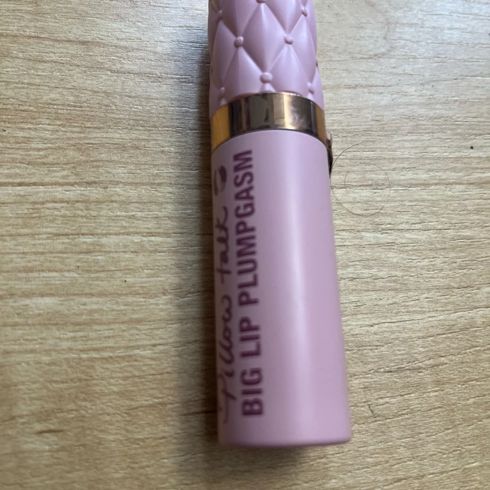 Charlotte Tilbury Plumpgasm Lipstick In Fair - Picture 3 of 3